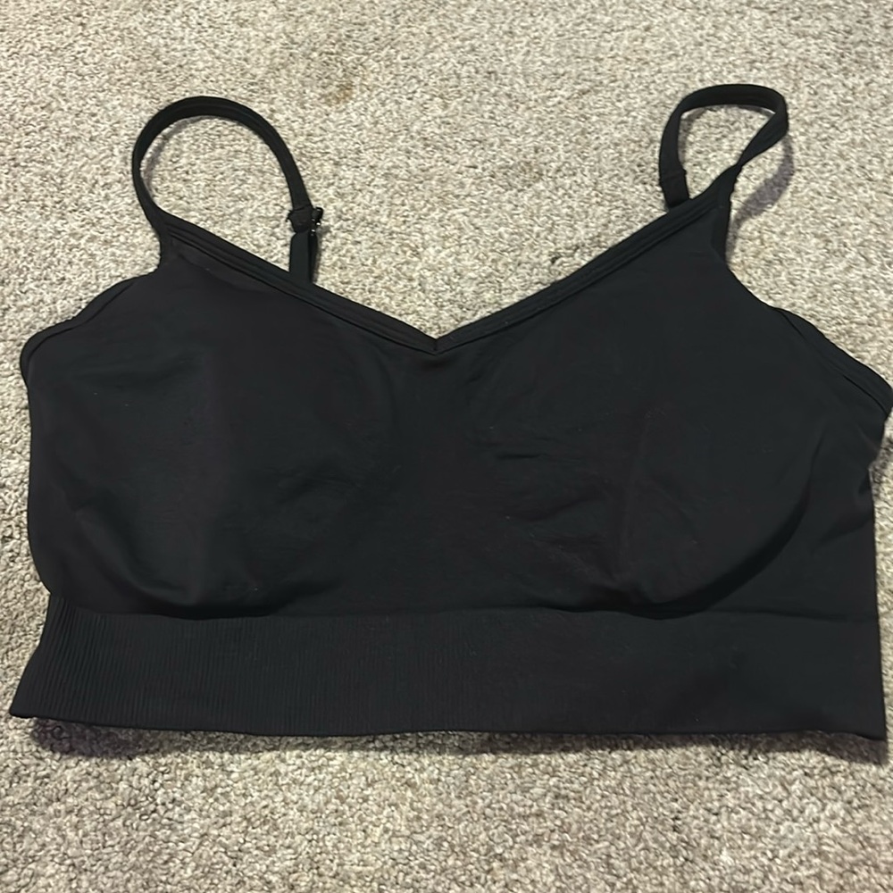 Black sports bra